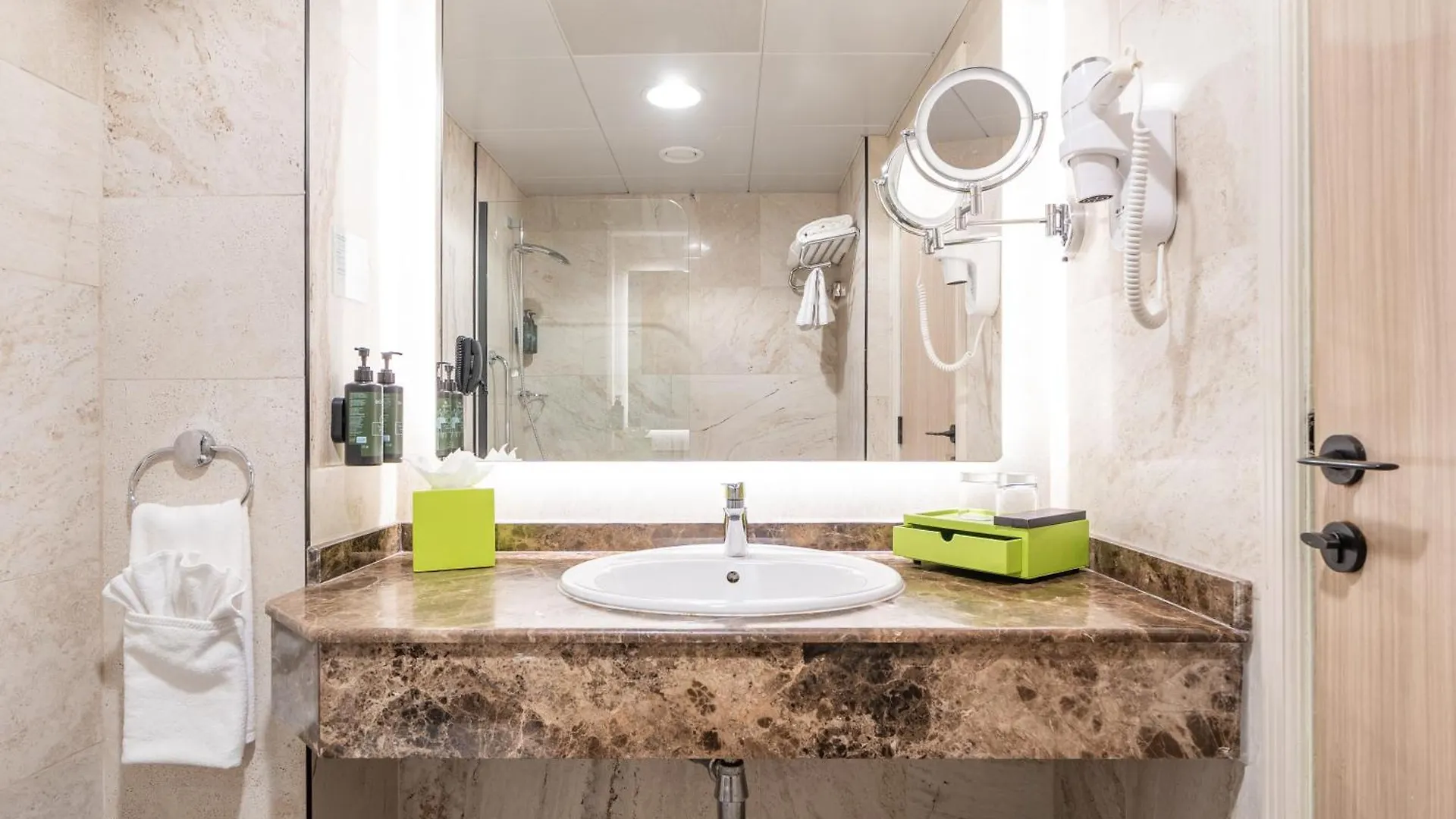 La Quinta By Wyndham Dubai Jumeirah Hotel